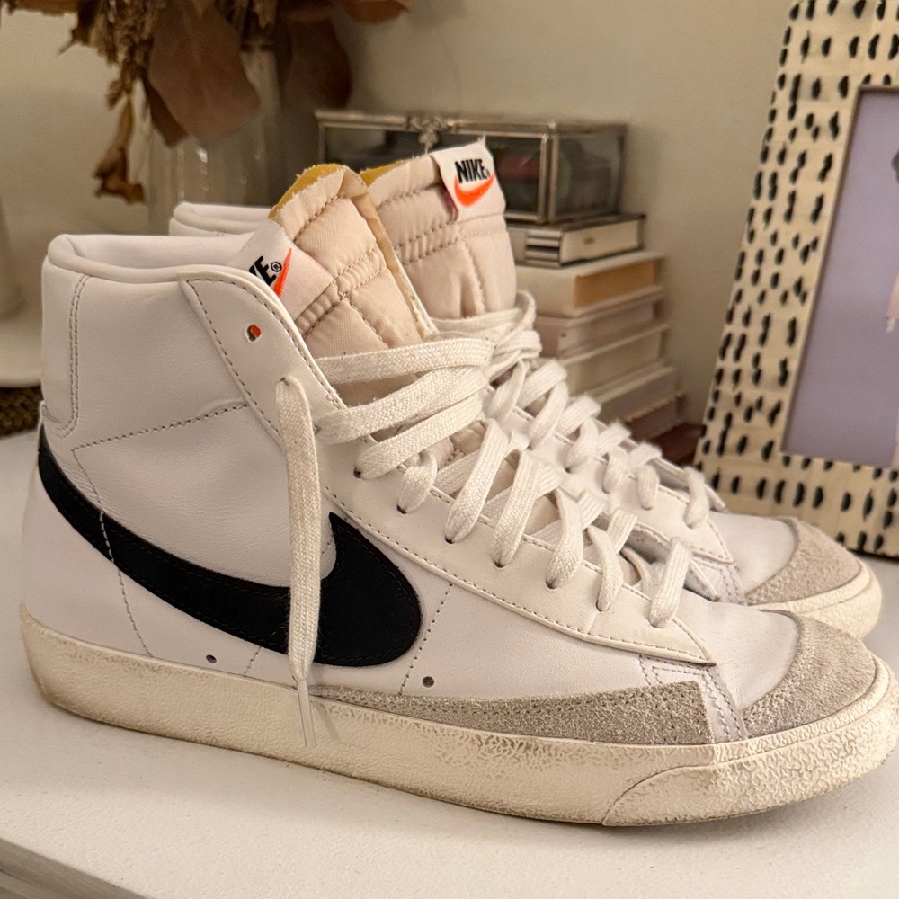 Nike Women's Blazer Mid ‘77